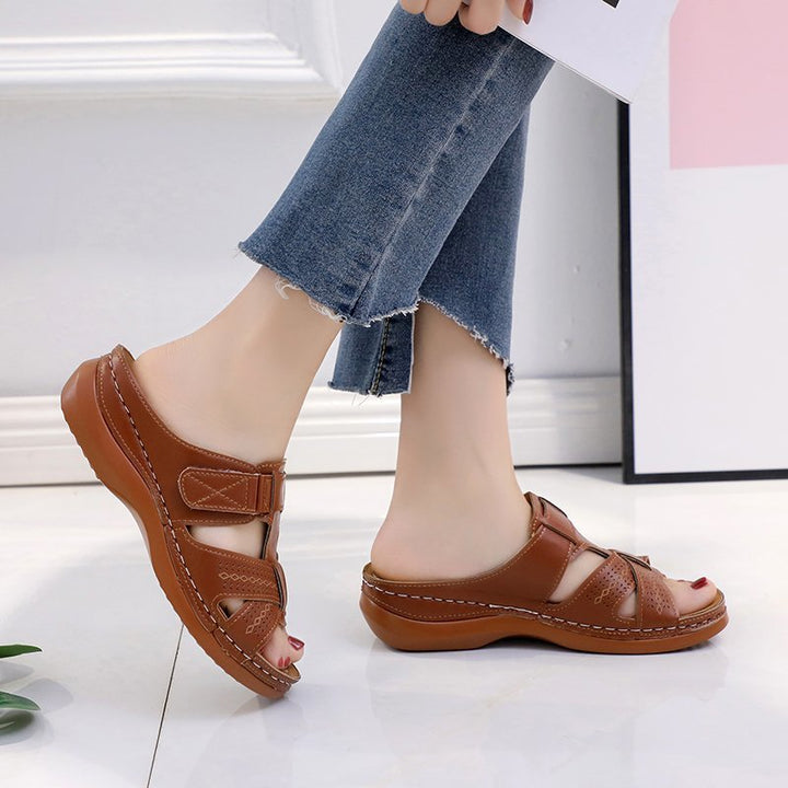 Women's strap sandals with a breathable upper material structure and a comfortable sole Lune London