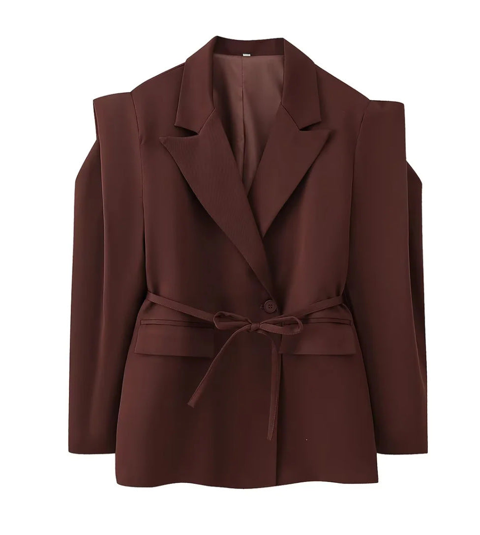 Veste blazer élégante pour femmes avec coupe ajustée et ceinture à nouer Chic & Stil