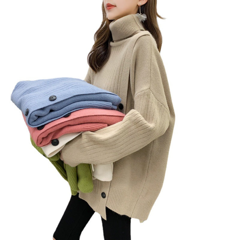 Pull pour femmes à col montant confortable avec détail à boutons Chic & Stil