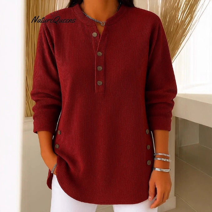 Chemise à manches longues pour femmes avec patte de boutonnage et détails modernes de boutons sur les côtés Chic & Stil