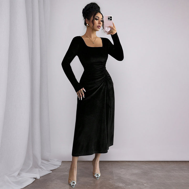 Robe midi femme avec un élégant décolleté carré et des détails de volants raffinés Chic & Stil