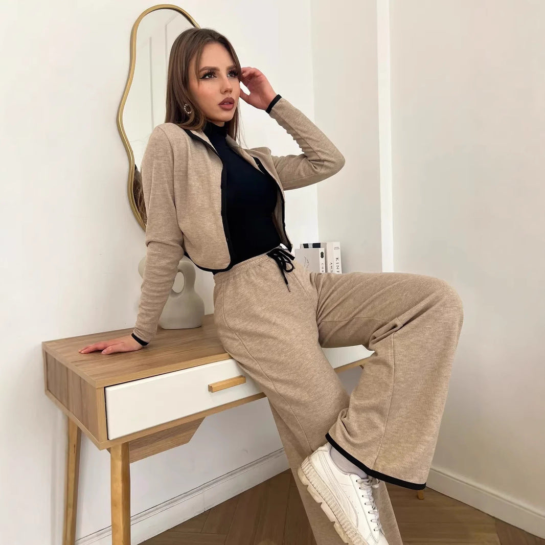Chic and stylish short loungewear set for women with button placket and contrasting details