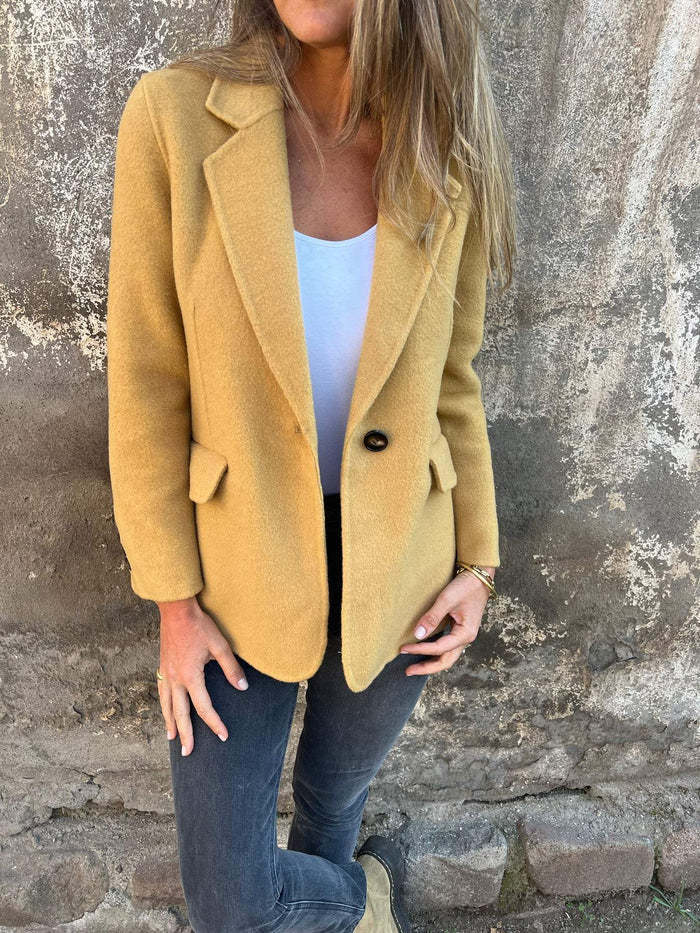 Chic and style elegant boucle blazer for women with relaxed fit