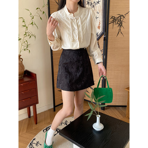 Women's elegant blouse with ruffles and pearls Chic & Stil