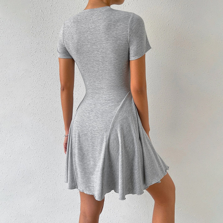 Robe d'été décontractée pour femmes avec col rond et jupe évasée Chic & Stil