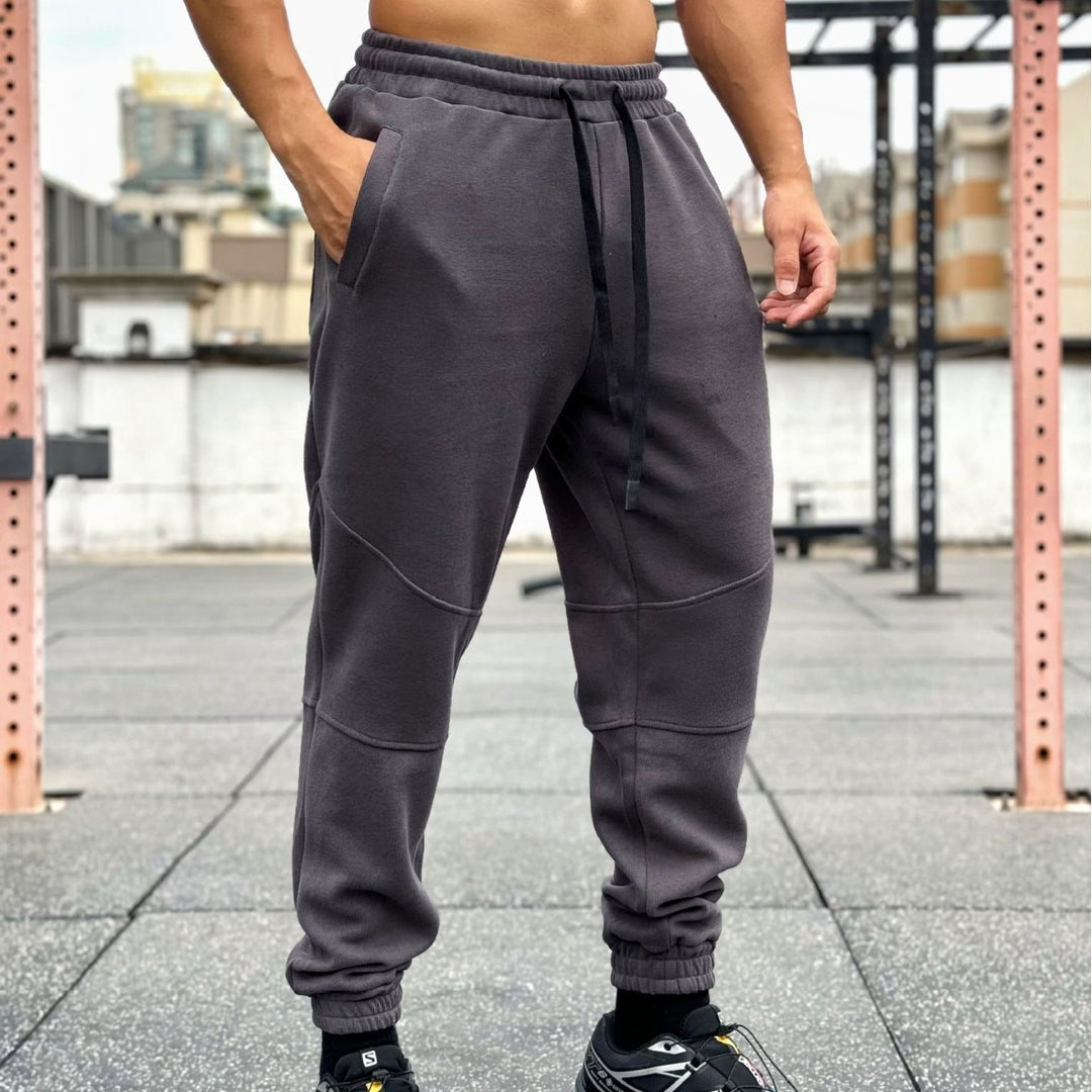 Men's sporty jogging pants with elastic waistband and practical side pockets Lune London