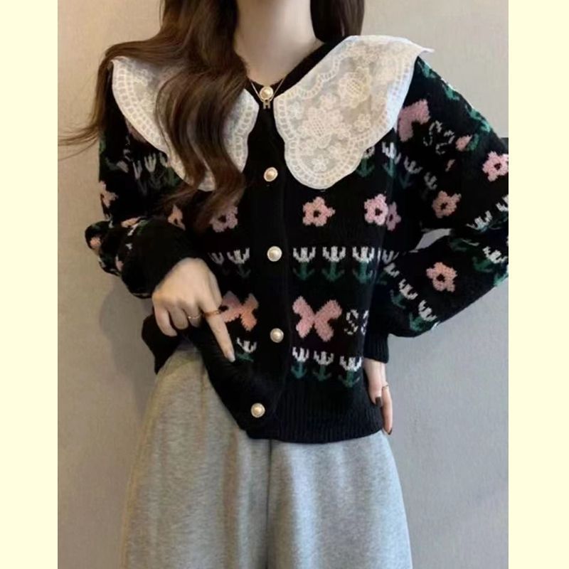 Cardigan femme avec motifs floraux et grand col Chic & Stil