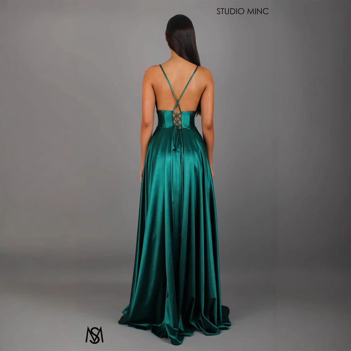 Elegant evening dress for women with deep V neckline and high split skirt Chic & Stil
