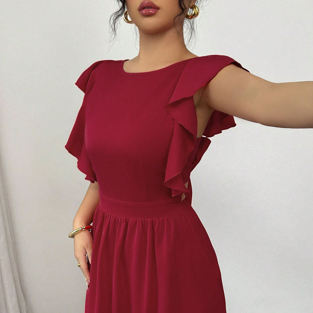 Robe maxi femme avec des détails de volants volumineux et une découpe sophistiquée dans le dos Chic & Stil