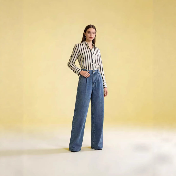 Women high-waisted wide jeans in a casual style with elegant pleating Lune London