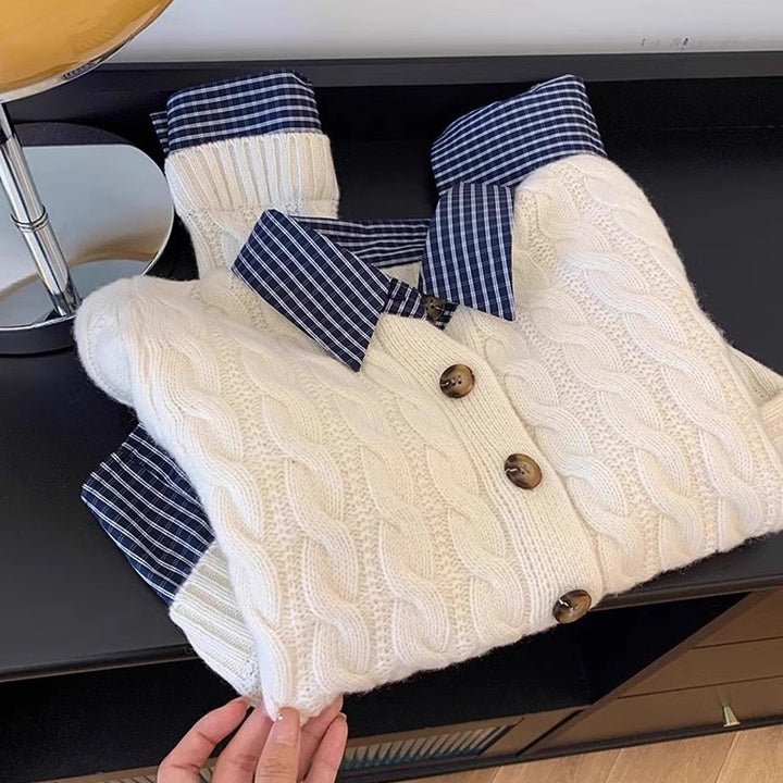 Cardigan pour femmes avec col en tissu à carreaux et détails de boutons Chic & Stil