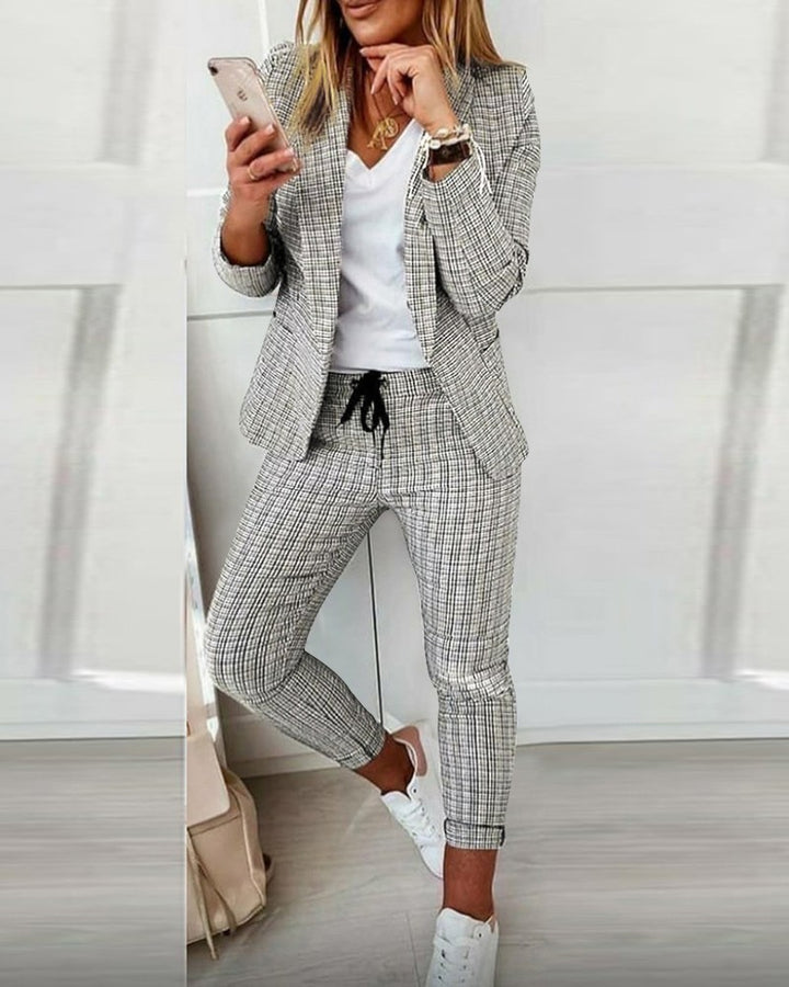 Women's Elegant professional suit with a trendy check pattern and practical pockets Lune London