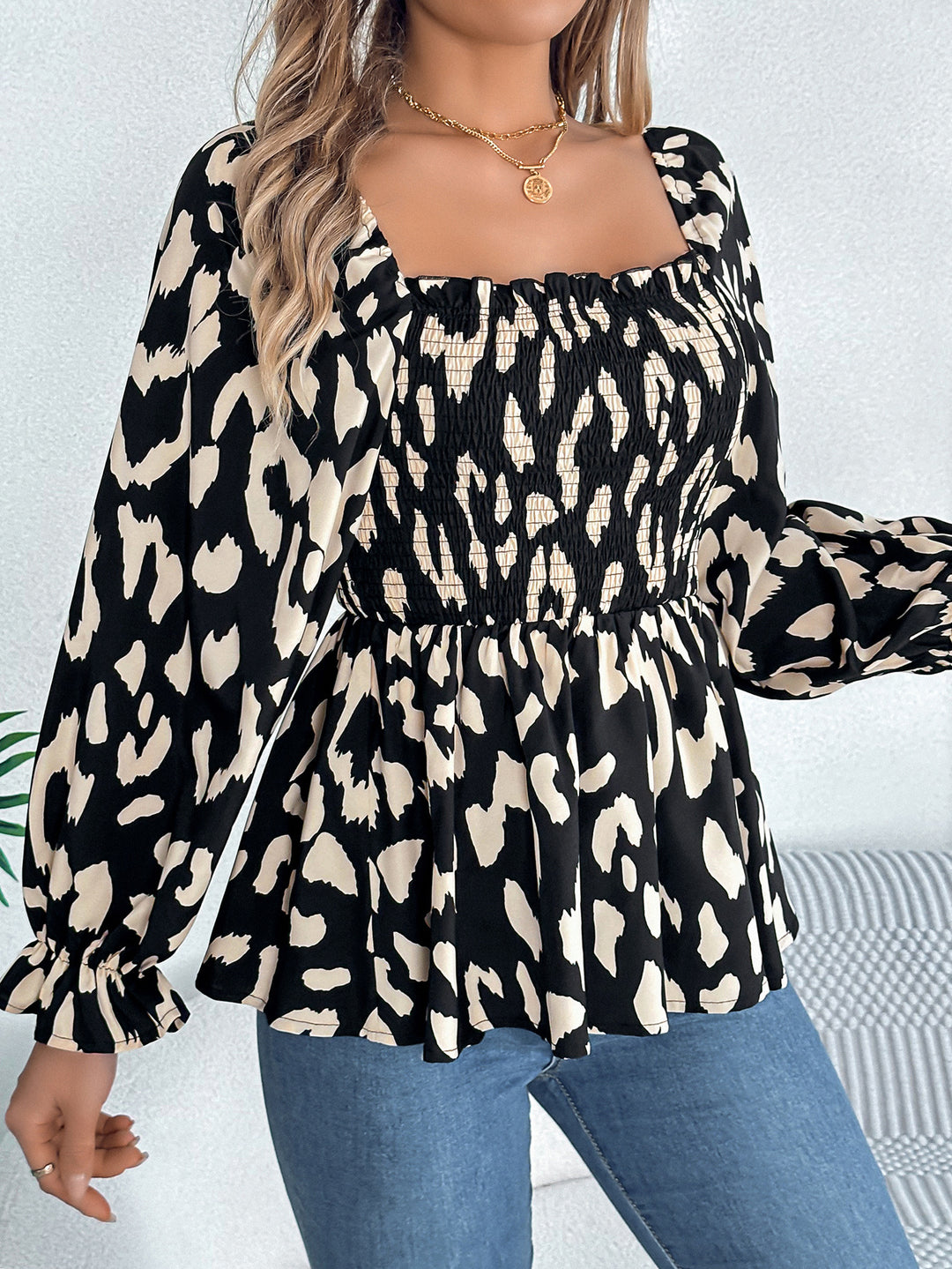 Women Trendy top with voluminous sleeves and gathers Lune London