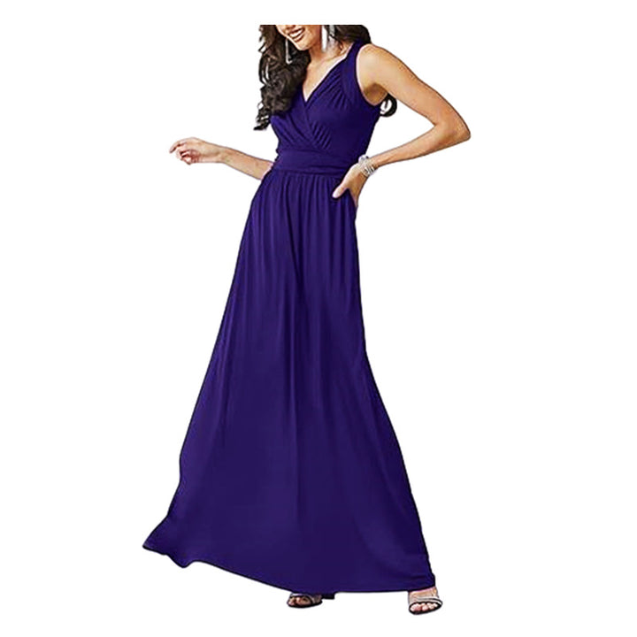 Maxi dress for women with an elegant V-neckline and a flowy cut Lune London