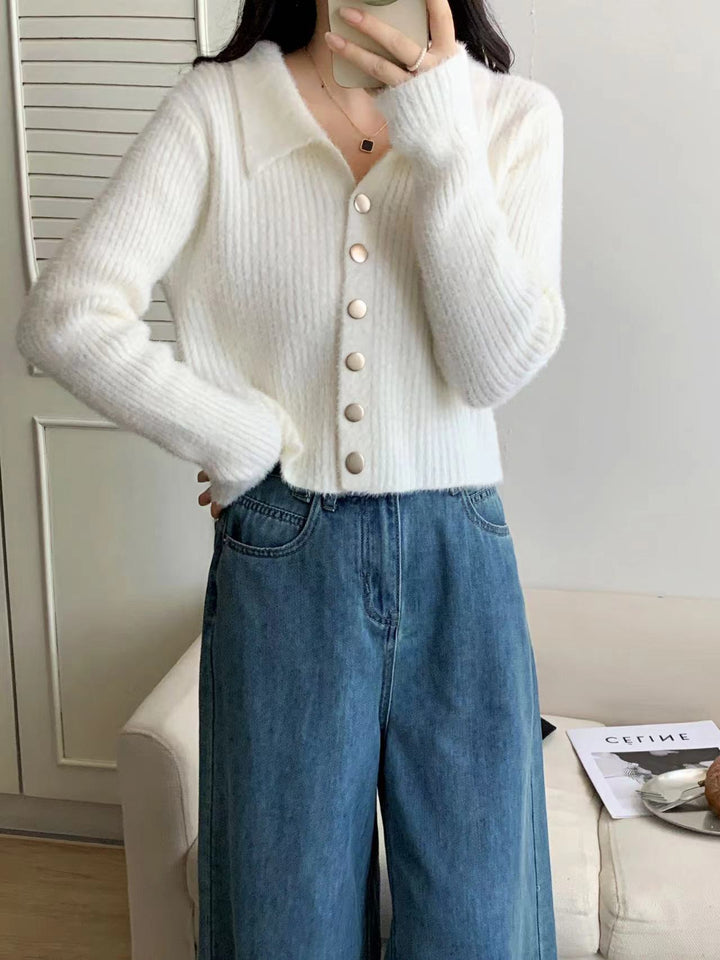 Cardigan court stylé pour femmes avec détails de boutons et décolleté en V