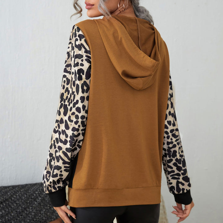 Women's hoodie with a striking leopard print and a chic color block design