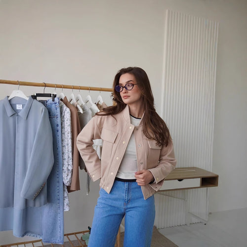 Trendy short jacket for ladies with practical pockets and cool collar Lune London