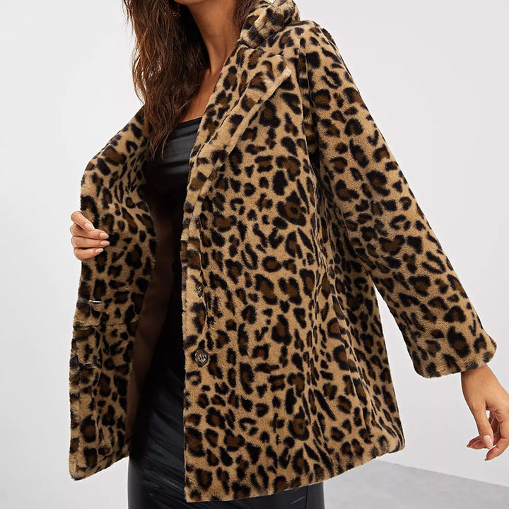 Fashion teddy coat for women with leopard print and elegant cut Lune London