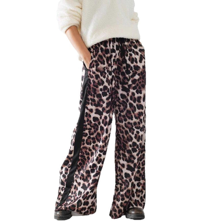 Leisure pants for women with animal print and contrasting stripes on the sides Lune London