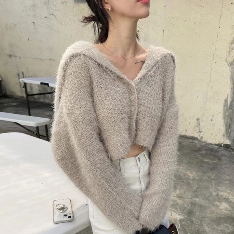 Veste courte en tricot pour femmes avec un matériau doux et léger et capuche Chic & Stil
