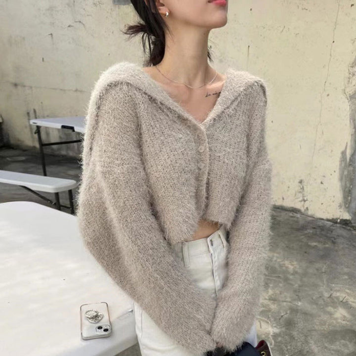 Veste courte en tricot pour femmes avec un matériau doux et léger et capuche Chic & Stil