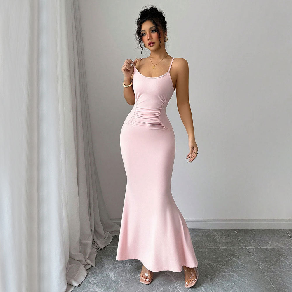Robe maxi ajustée pour femme avec des bretelles spaghetti et un design drapé sophistiqué Chic & Stil