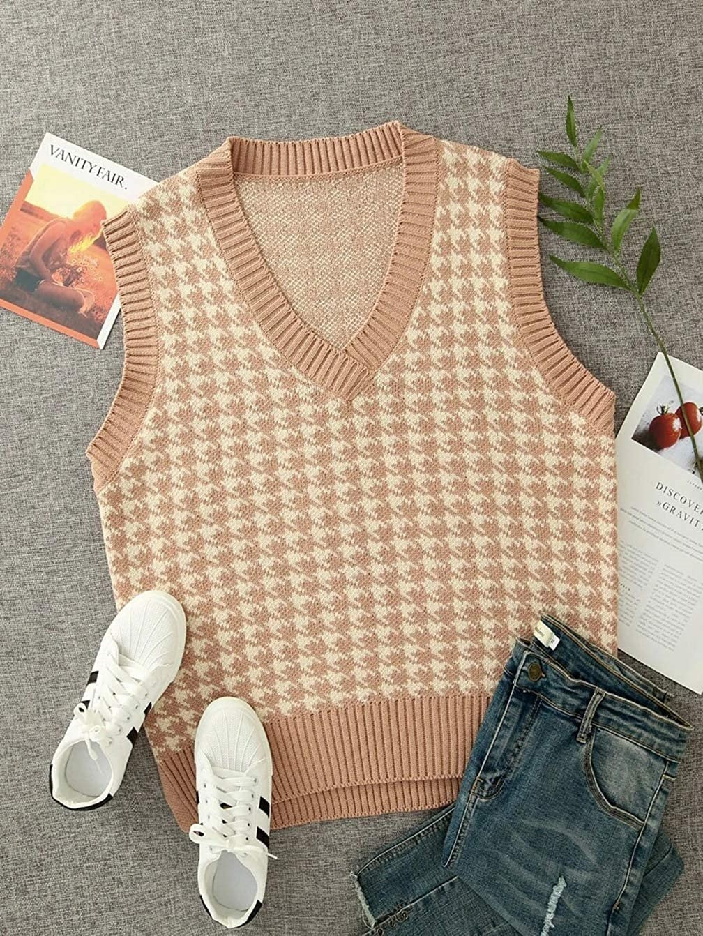Knitted vest for women with a modern houndstooth pattern Lune London