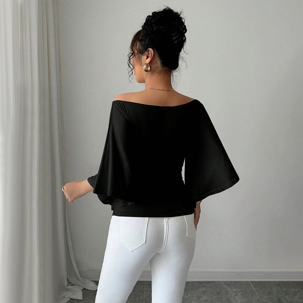 Elegant women's top with off-the-shoulder design, wide sleeves, and fitted cut Chic & Stil