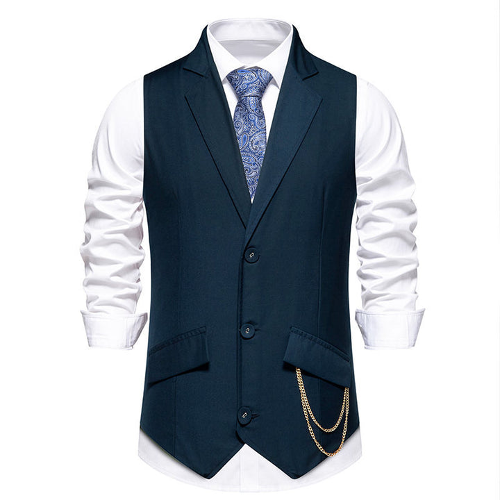 Elegant suit vest for men with practical pockets and chic and stylish accents