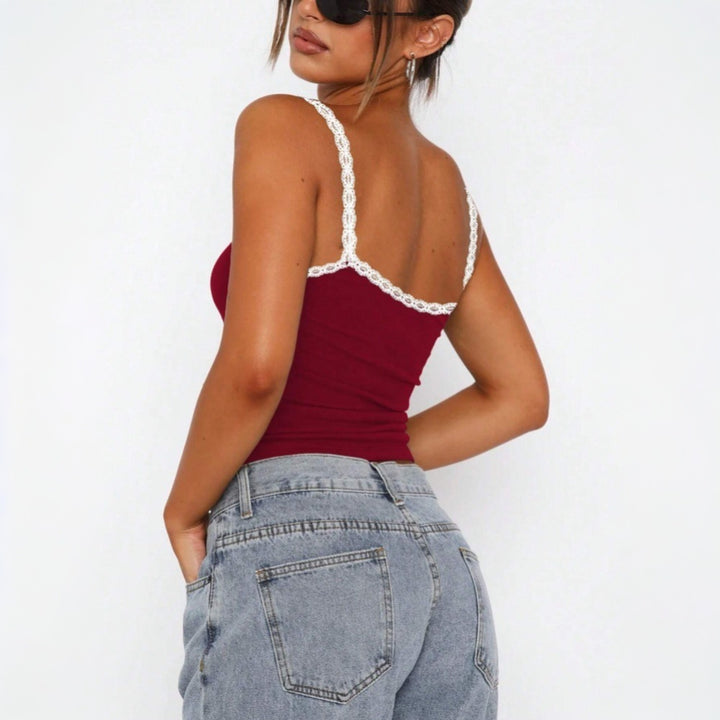 Top pour femmes avec dentelle et coupe ajustée Chic & Stil