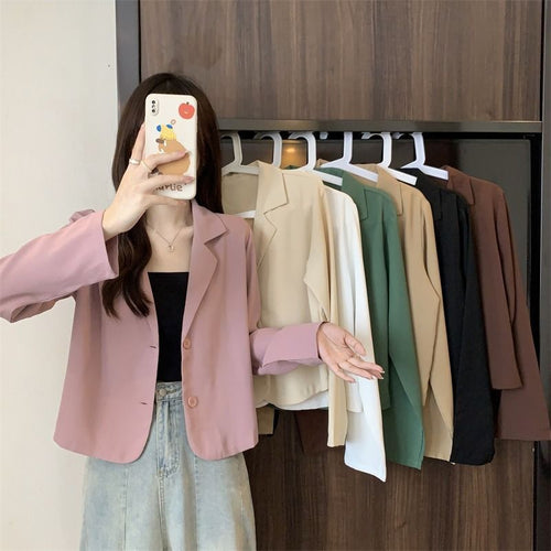 Veste courte élégante pour femme avec un col à boutons Chic & Stil