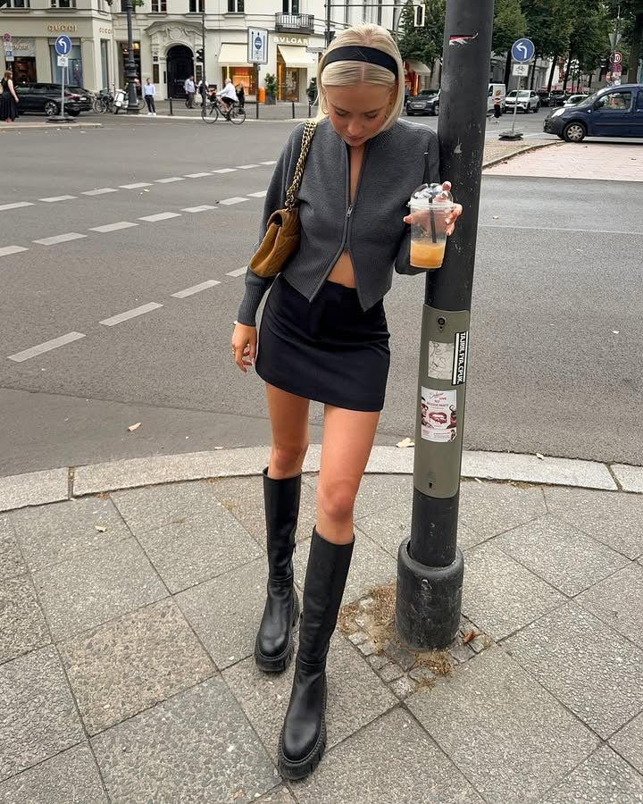 Ladies Elegant knit jacket with full zipper Lune London