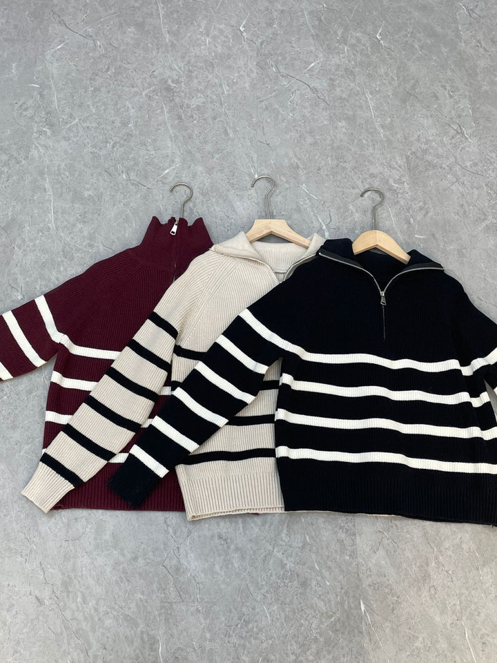 Pull féminin à la mode avec une fermeture éclair solide et un motif rayé Chic & Stil