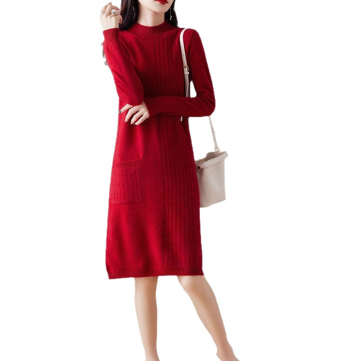 Comfortable knit dress for women with V-neck and relaxed fit Lune London