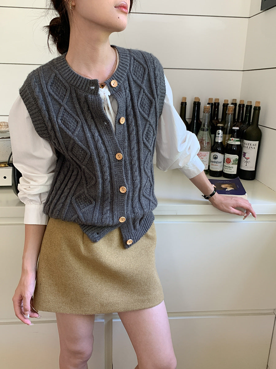 Women's knitted vest with decorative button details Chic & Stil