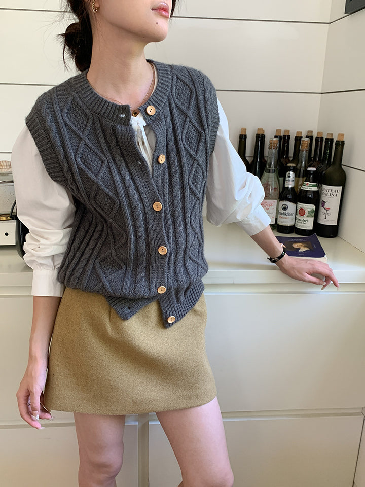 Women's knitted vest with decorative button details Chic & Stil