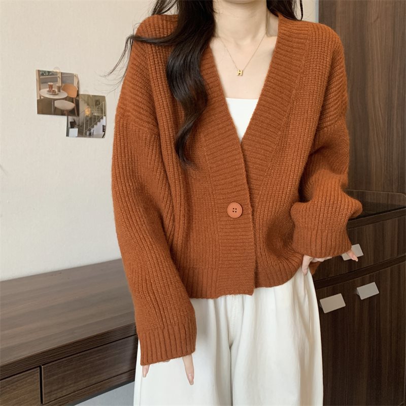 Cardigan tendance femme avec décolleté en V profond et fermeture à boutons Chic & Stil