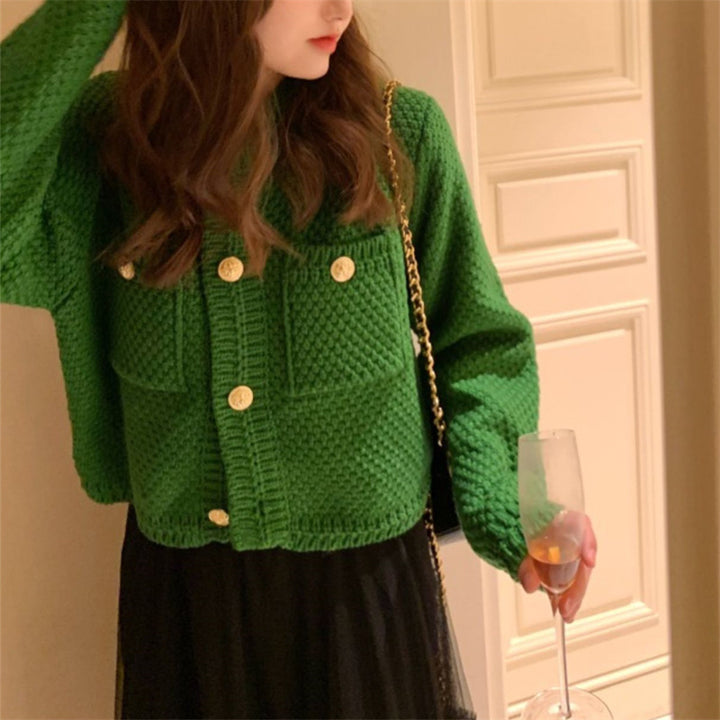 Cardigan pour femmes avec boutons décoratifs et design texturé Chic & Stil