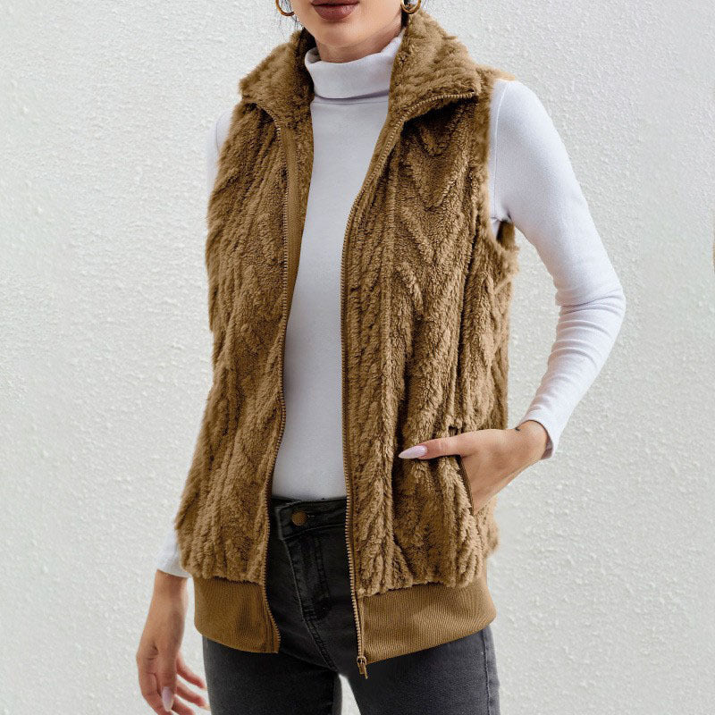 Cozy fleece jacket for women with stand-up collar and practical pockets Lune London