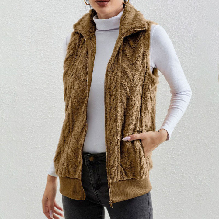 Cozy fleece jacket for women with stand-up collar and practical pockets Lune London
