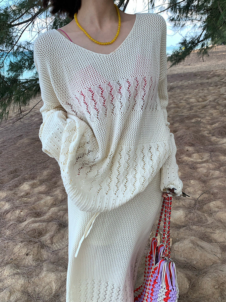 Women lightweight knit top with V-neck and batik pattern Lune London