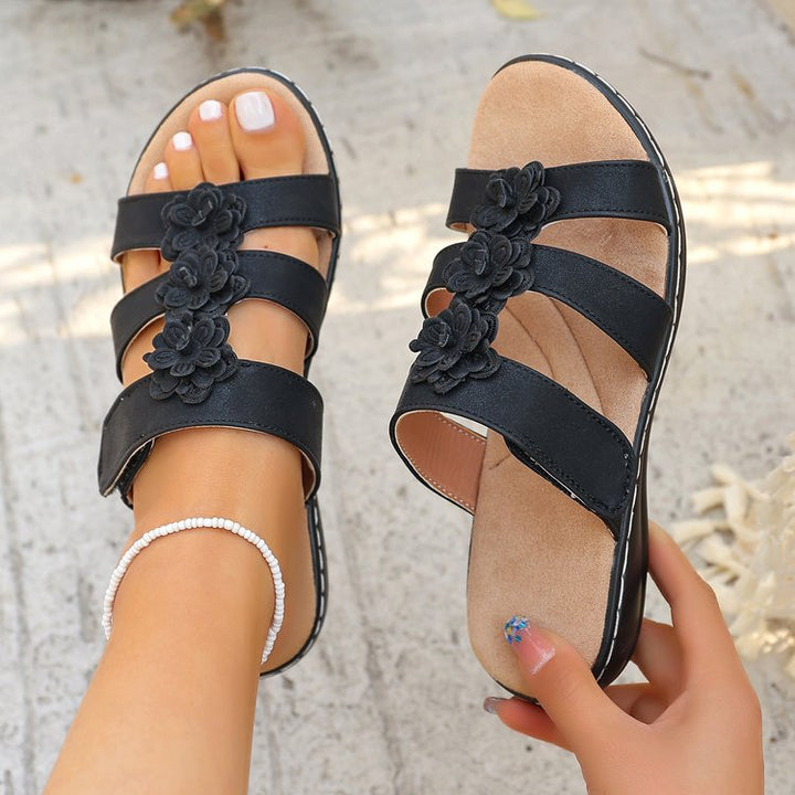 Comfortable women's sandals with floral appliqués Lune London