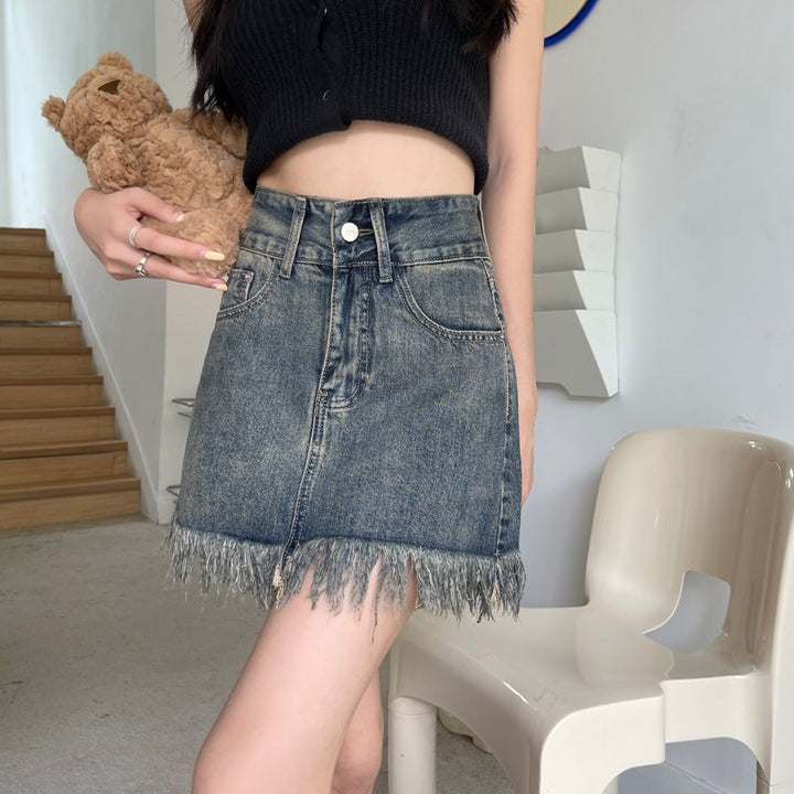 Women’s denim shorts with frayed hem and high waist