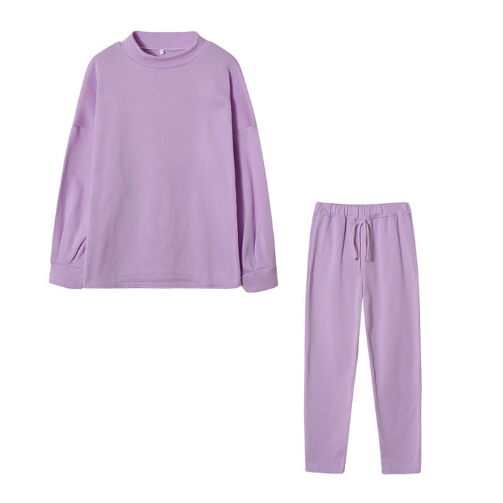 Ensemble de survêtement pour femmes avec une coupe moderne, un haut à col montant et un pantalon élastique Chic & Stil