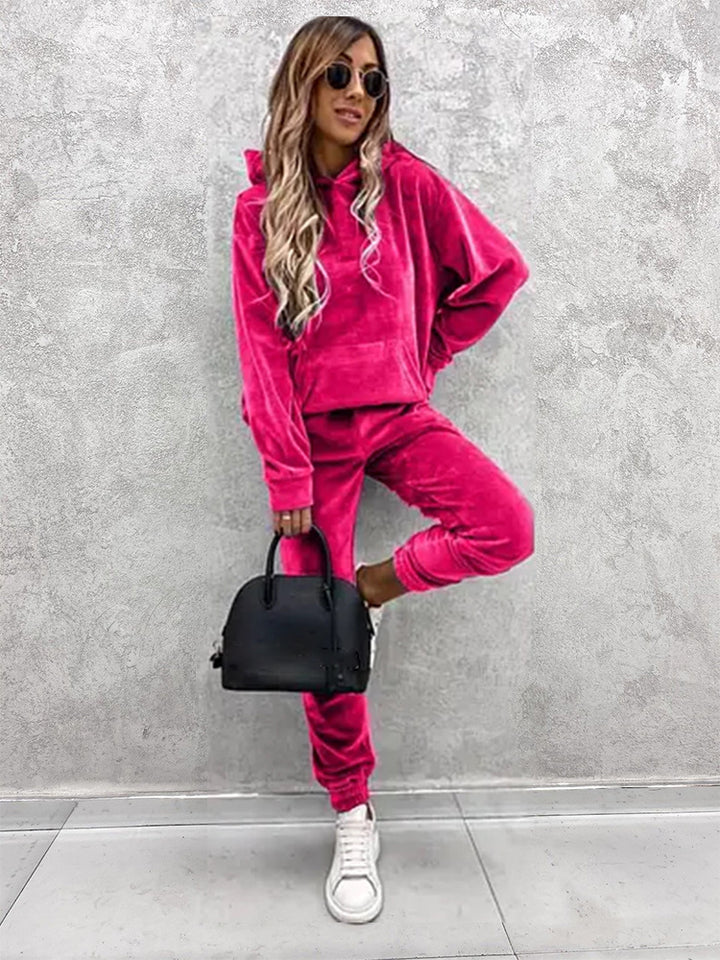 Women's cozy velvet jogging suit with hood and elastic waistband Chic & Stil