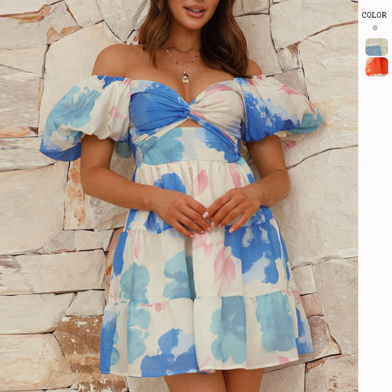 Voluminous flared dress for women with plunging neckline design and floral pattern Chic & Stil