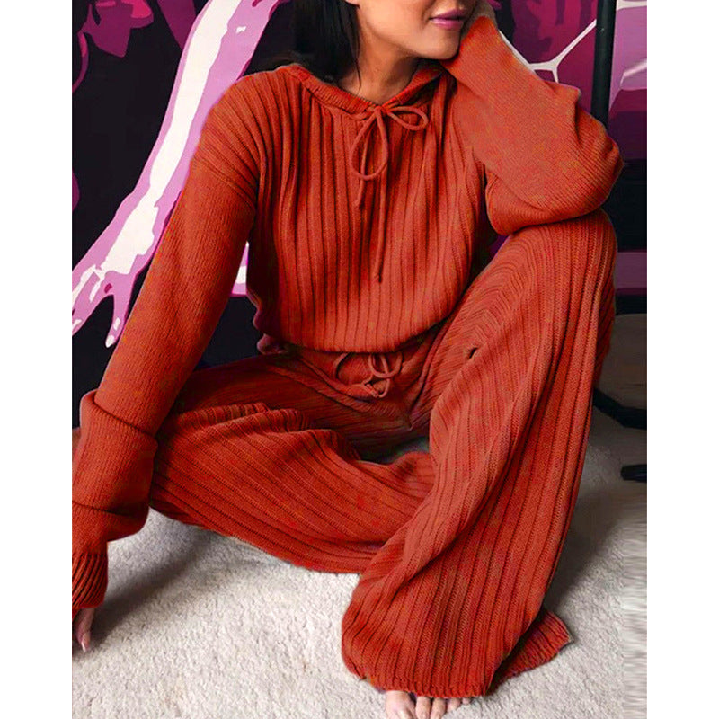 Comfortable women's outfit with hood and loose fit Lune London