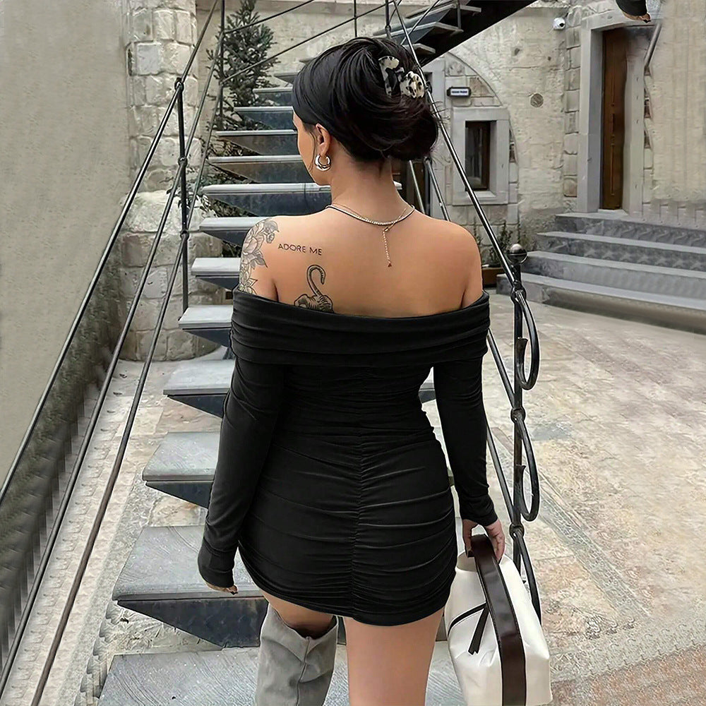Robe mini femme avec design épaules nues et détails de volants raffinés Chic & Stil