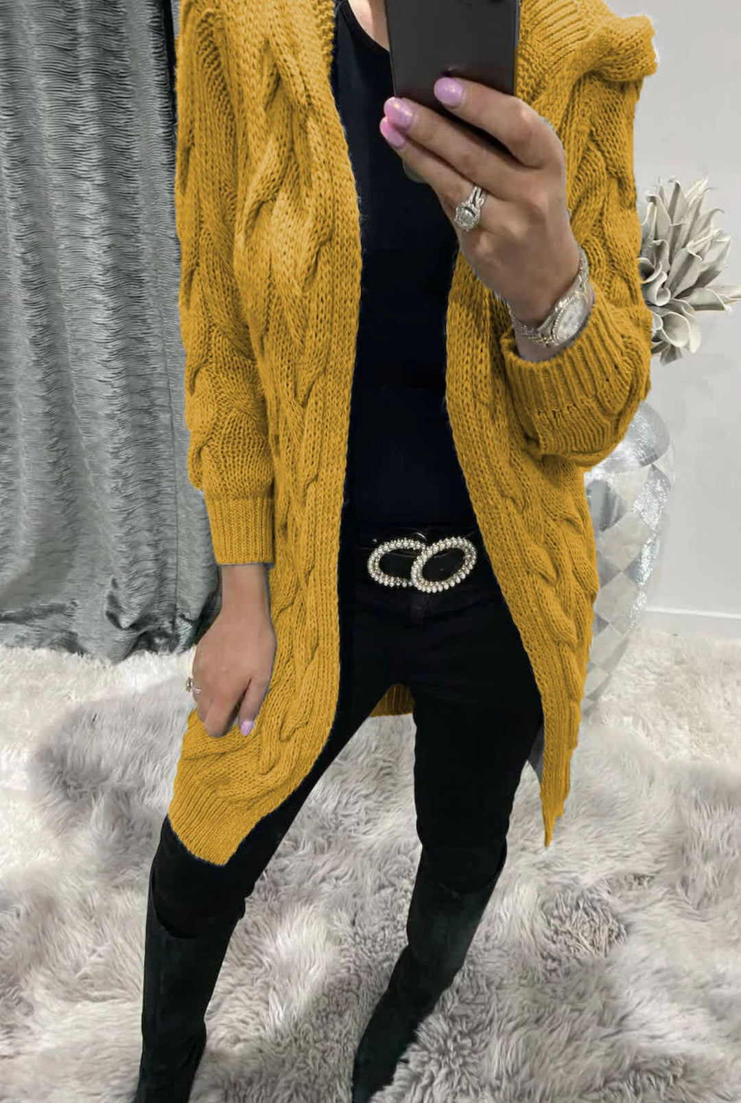 Cardigan en tricot épais pour femmes avec un design de câble nostalgique et des poches pratiques Chic & Stil
