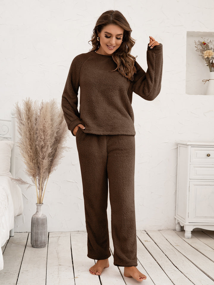 Cozy fleece pajama set for women with long sleeves and comfortable pants Lune London